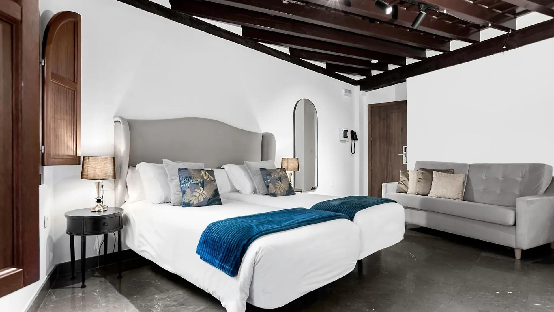 Hotel Mercader De Sedas Granada