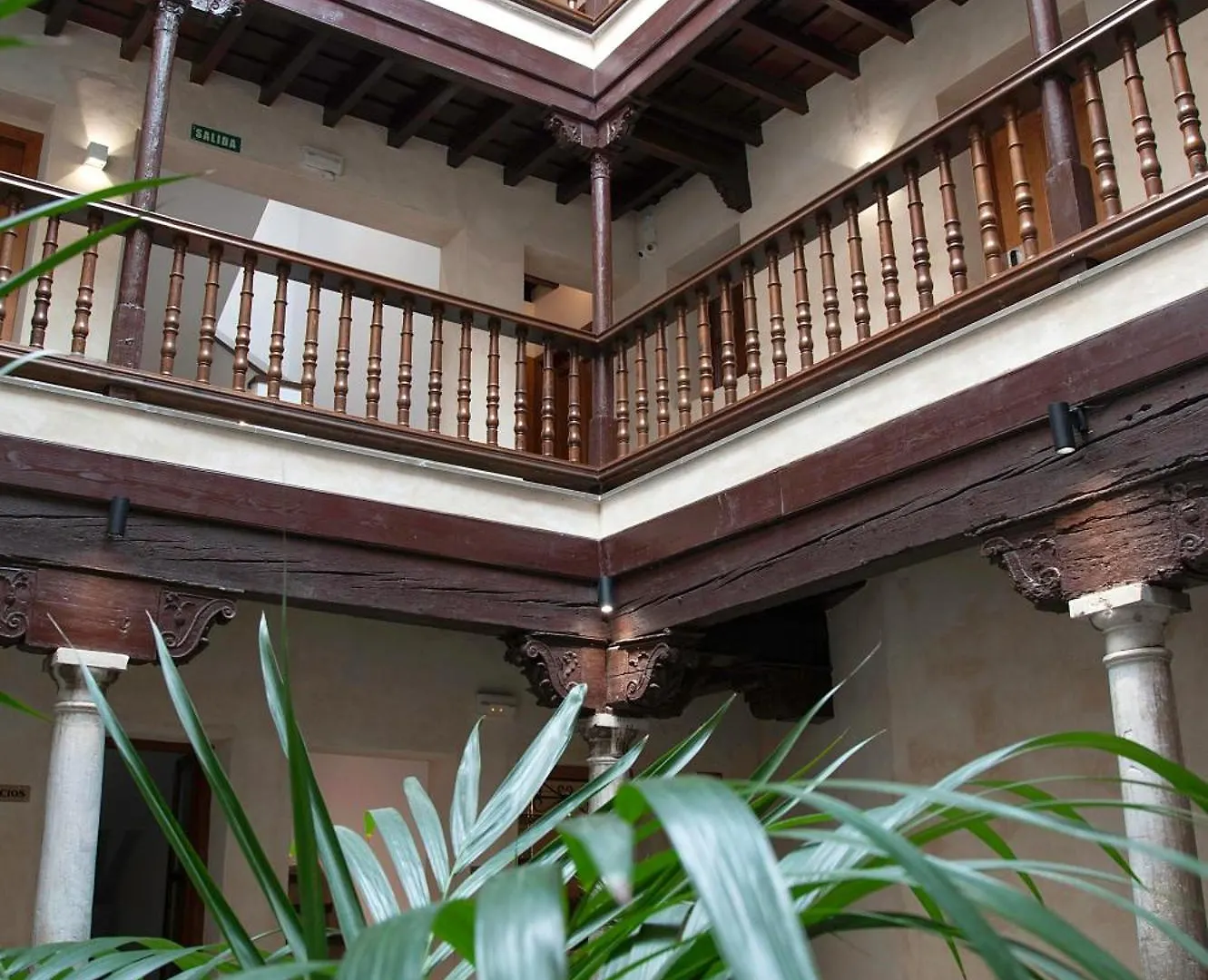Hotel Mercader De Sedas contacts