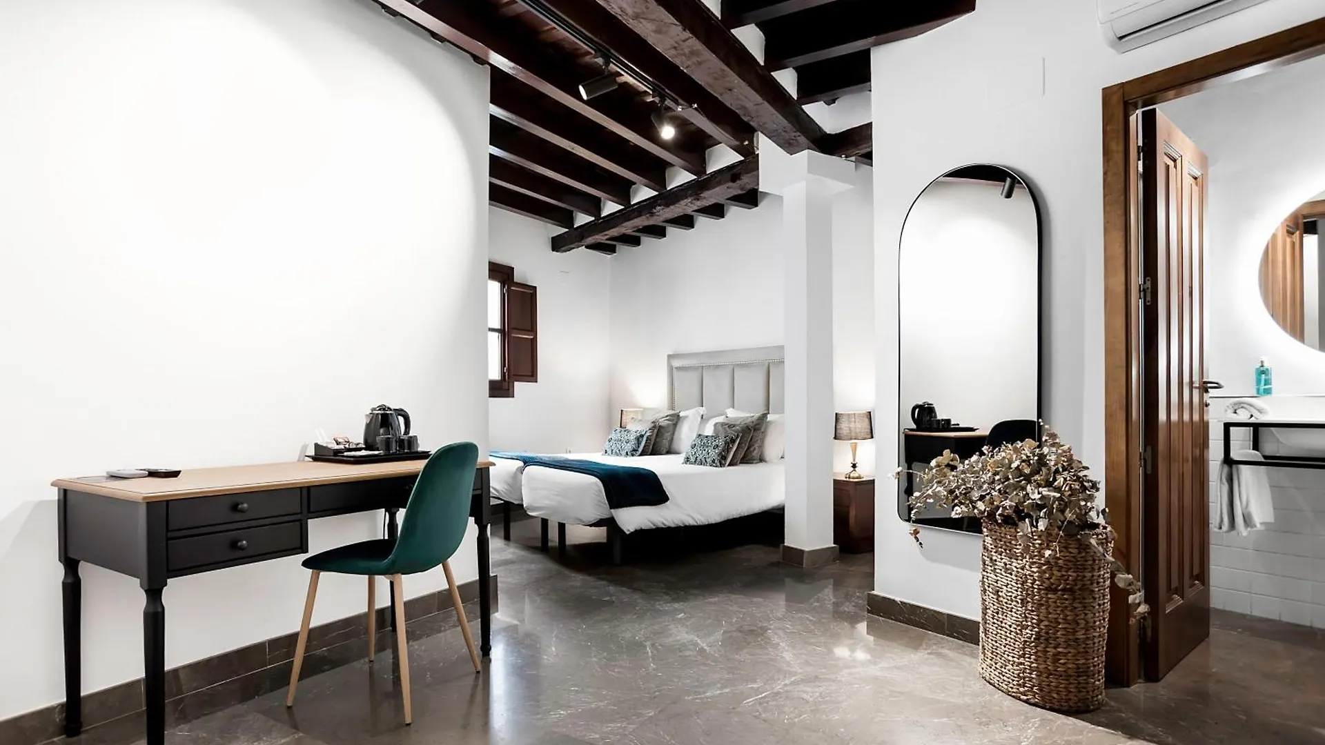 Hotel Mercader De Sedas  Granada