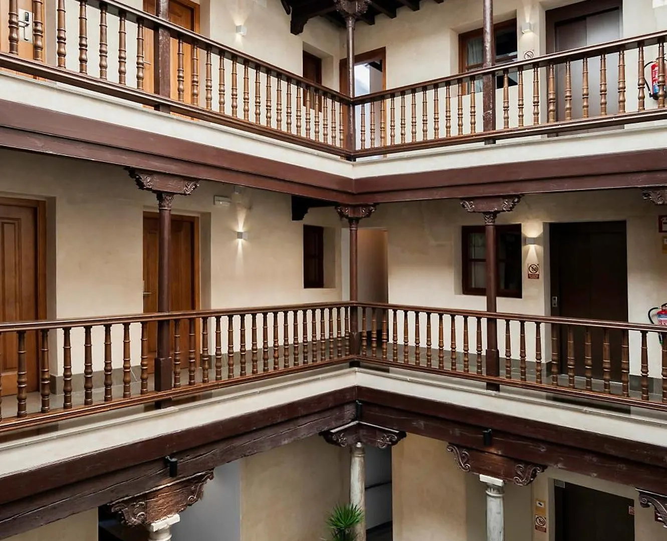 Hotel Mercader De Sedas